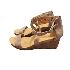 Lucky Brand Kenadee taupe leather wedge sandals Sz 10